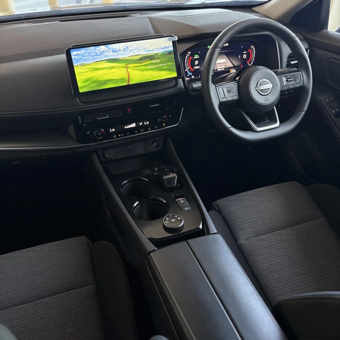 Nissan X-Trail — dashboard head unit install